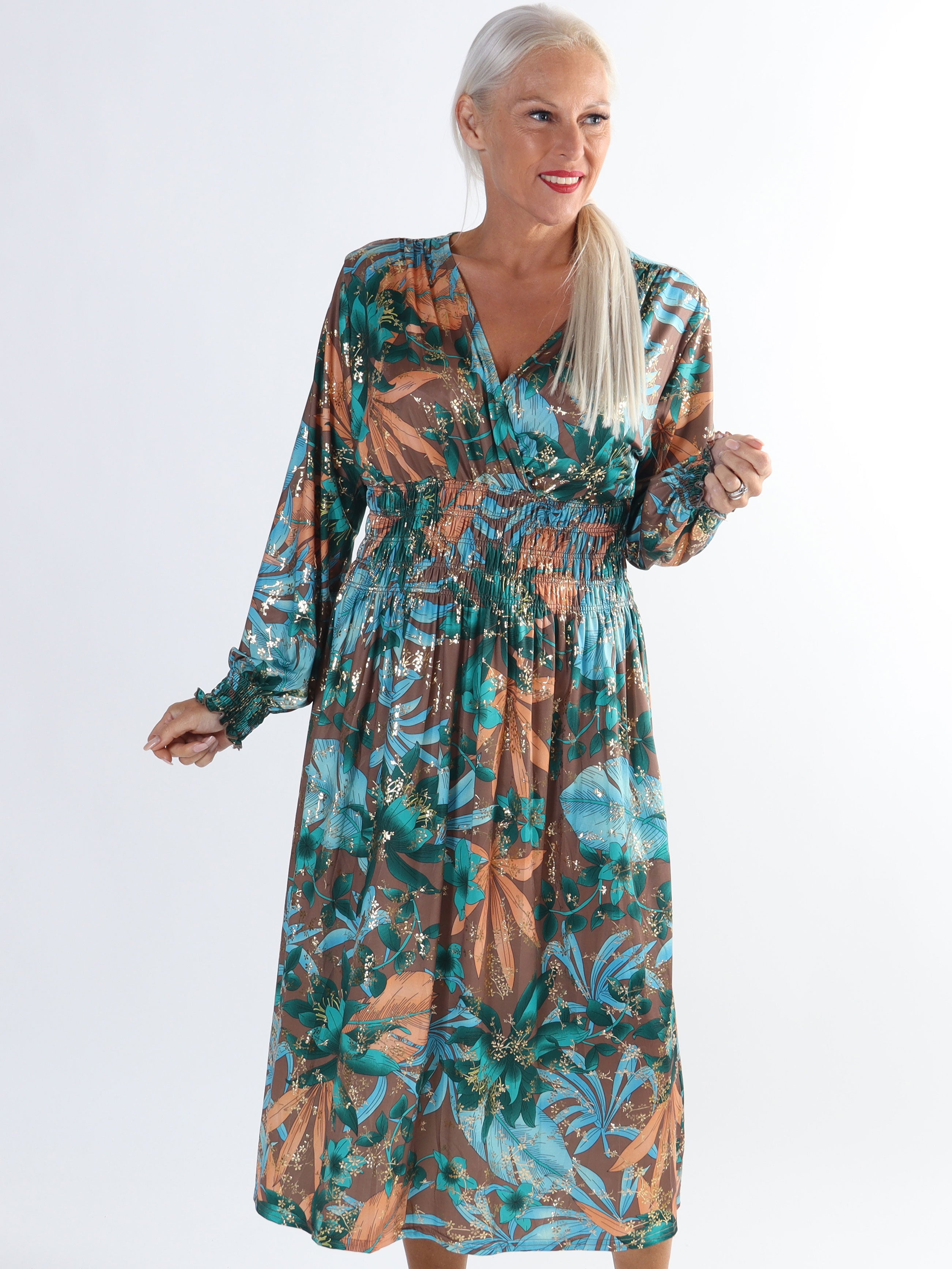 Pams Midi L/S - Plus size elastisk kjole i krølfrit stof med lange ærmer